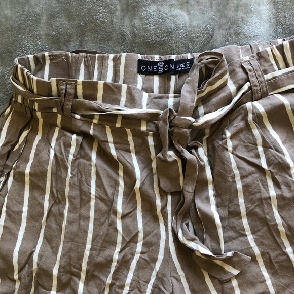 5 One 5 Women’s Taupe and white nautical stripe shorts size small - Picture 3 of 7